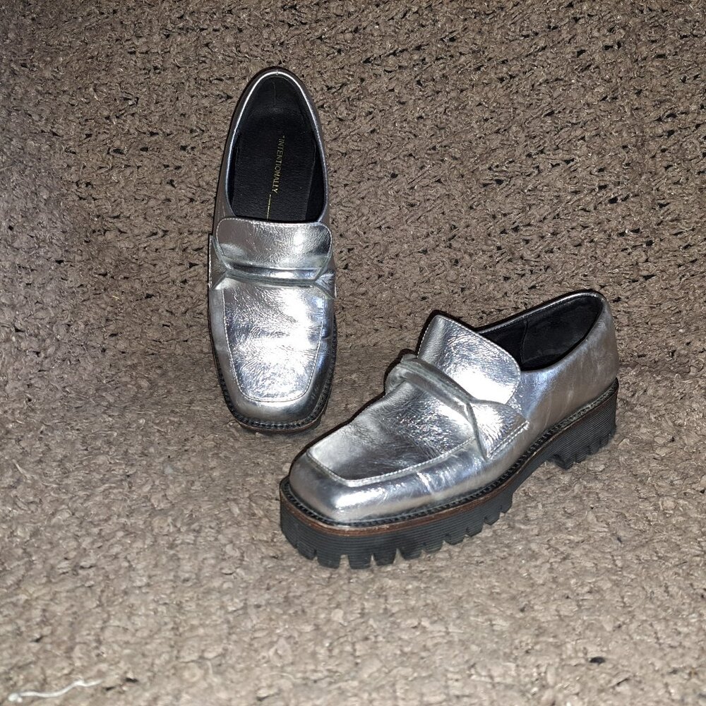 INTENTIONALLY BLANK-Heft Loafer-Silver Leather-Lug Sole-Sz 6-Excellent